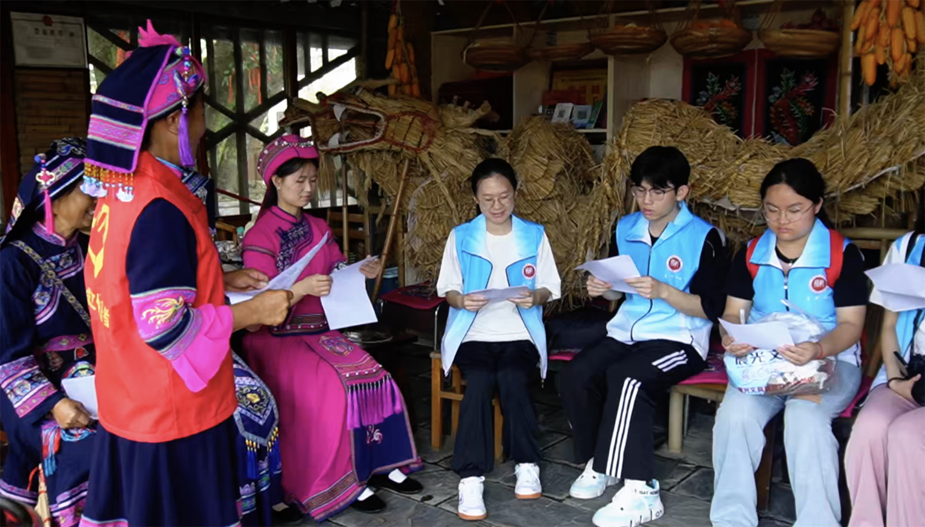 實(shí)踐團(tuán)在羅城開展社會(huì)實(shí)踐活動(dòng)。河池市融媒體中心供圖